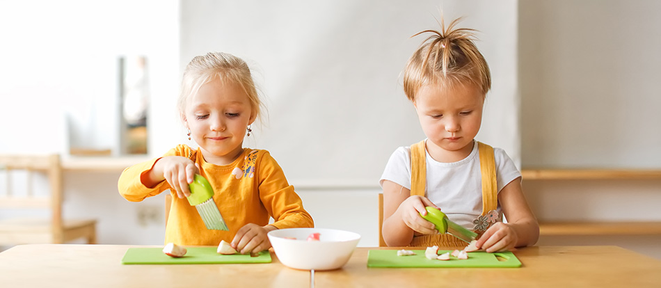 Teaching toddlers how to prepare food using the Montessori method