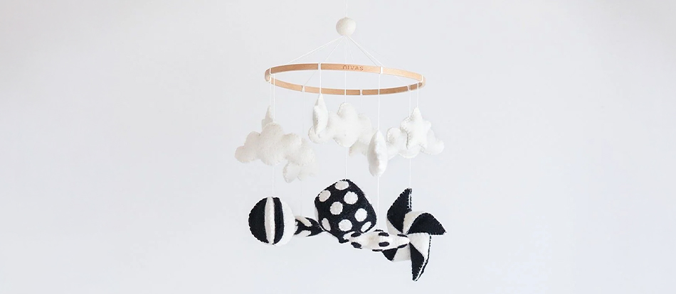 Black & White Crib Mobile โ Handmade High-Contrast Baby Dรฉcor