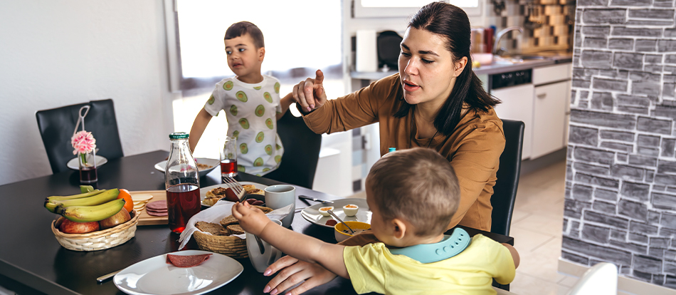 teaching toddlers not to play with their food